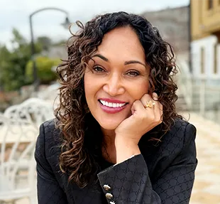 Arrianna Mathieson - Founder/CEO/Tour Manager